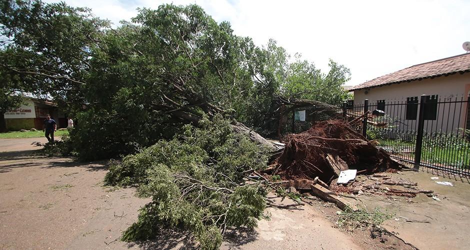 Bairro é cenário de destruição pós-temporal