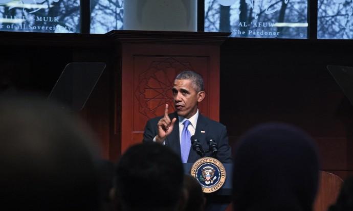 Barack Obama visita uma mesquita nos EUA pela primeira vez