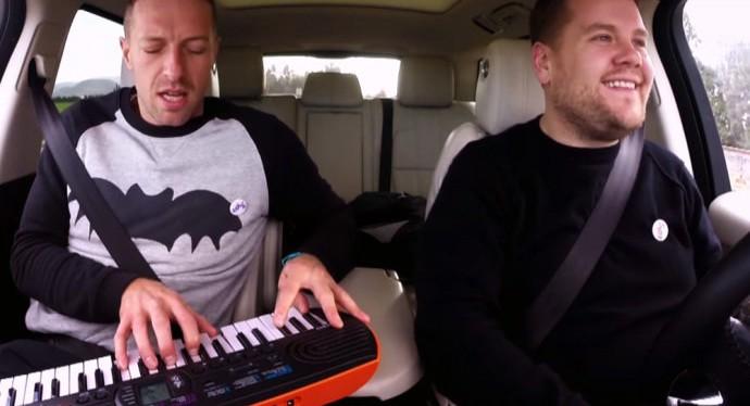 Chris Martin imita Mick Jagger e canta Bowie em karaokê