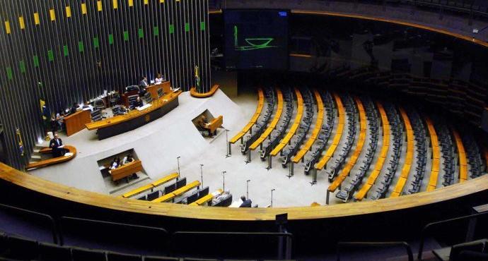 Na volta ao trabalho, Câmara estica Carnaval dos deputados