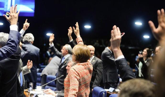 Senado aprova projeto que amplia licença paternidade para até 20 dias