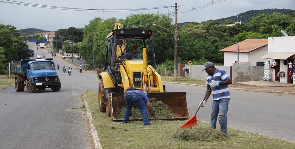 Prefeitura de Bonito realiza limpeza em diversos pontos da cidade
