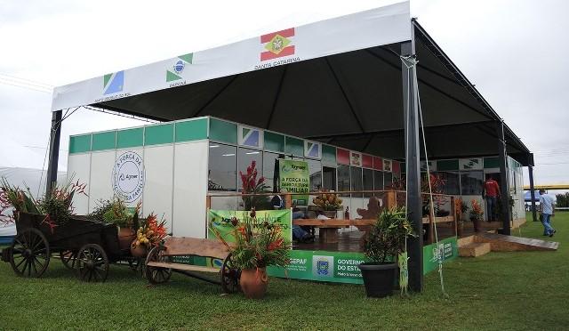 Fundtur participa de feira agropecuária no Paraná e apresenta Turismo Rural de MS