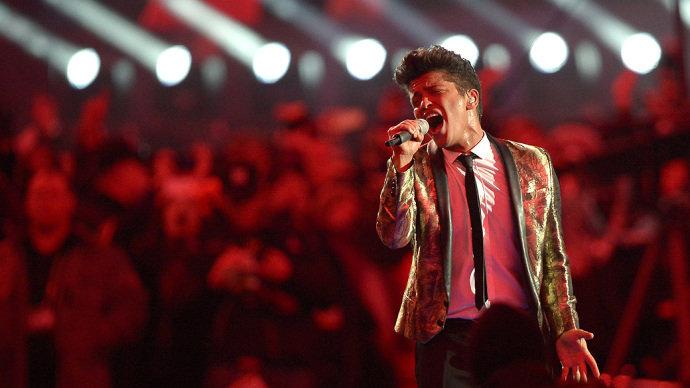 Bruno Mars confirma show no Super Bowl ao lado de Coldplay e Beyoncé