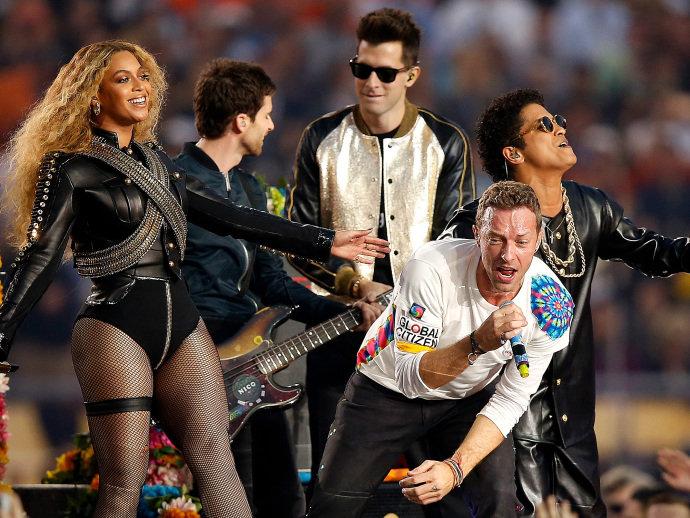 Beyoncé e Bruno Mars ofuscam Coldplay no Super Bowl