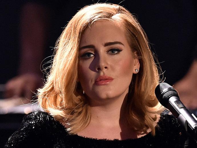 Adele é escolhida a Artista do Ano de 2015