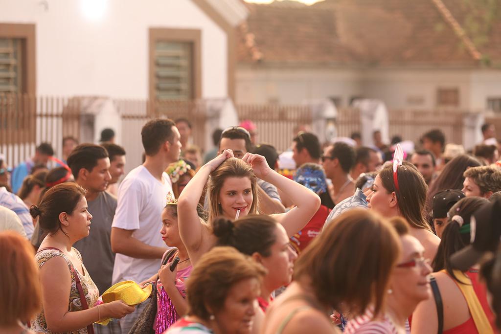Época de folia é oportunidade para ambulantes
