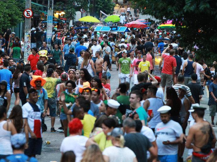 No Carnaval da Vila Madalena, homens são maioria e eles não queriam blocos de rua