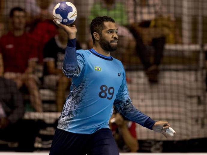 Goleiro da seleção brasileira de handebol é vítima de racismo na Espanha