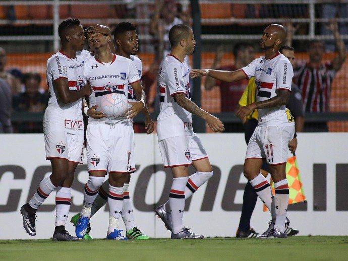No sufoco, São Paulo se classifica para a Libertadores
