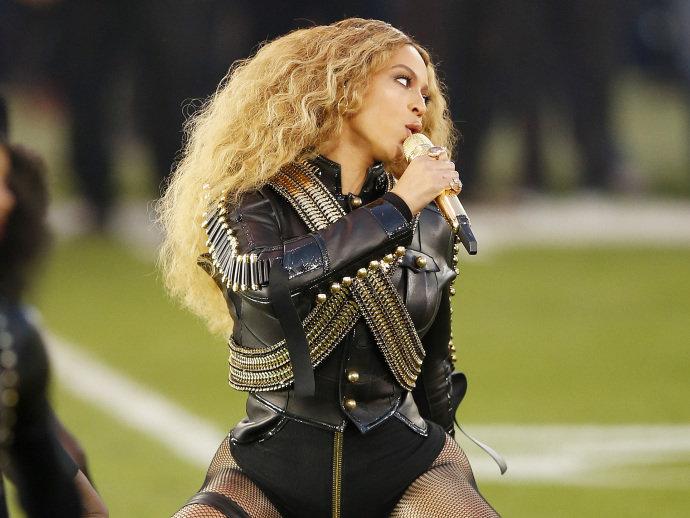 Show de Beyoncé no Super Bowl gera revolta entre conservadores