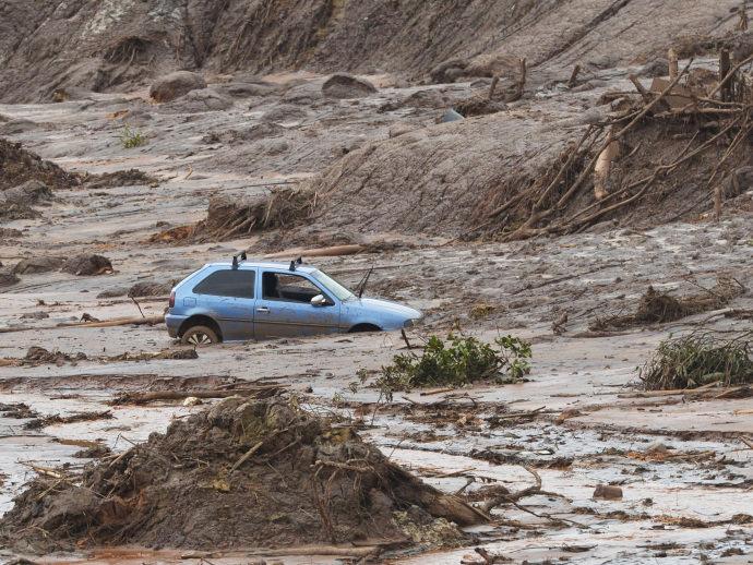 Justiça de Minas bloqueia 475 milhões de reais da Samarco, Vale e BHP