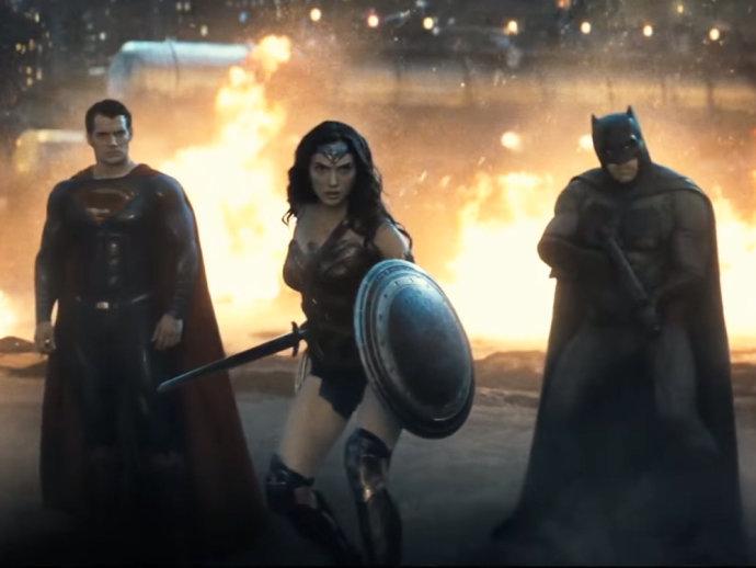Novo trailer de ‘Batman vs Superman’ traz o homem-morcego em ação. Assista
