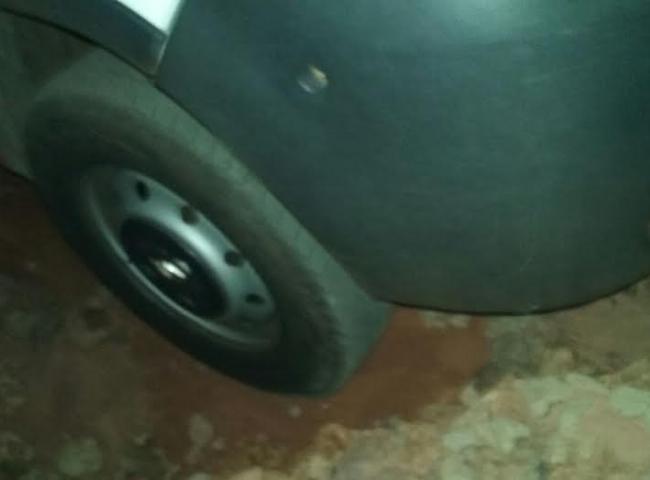 Vídeo: ambulância cai em buraco e deixa de atender ocorrência no Nova Lima