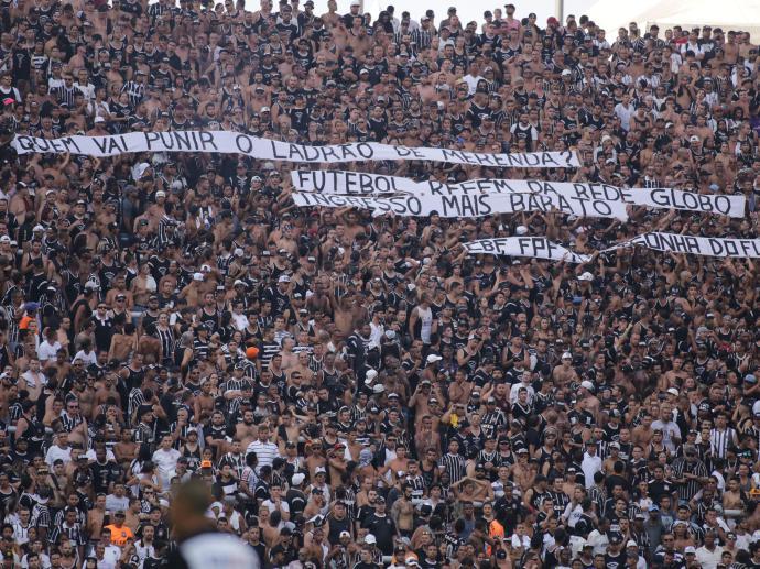 Na contramão da Europa, Brasil proíbe protestos – legítimos – nas arquibancadas