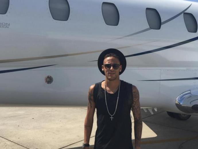Justiça pede bloqueio de avião, iate e imóveis de Neymar