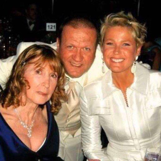 Xuxa faz apelo a fãs e pede orações para a mãe