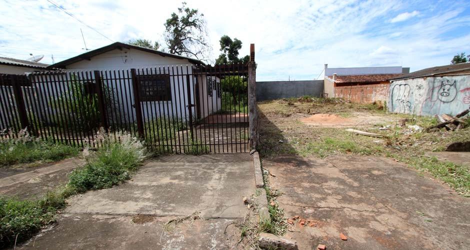 População substitui prefeitura e executa serviços