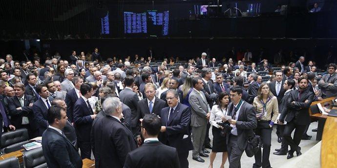 Câmara aprova texto-base da MP que reduz o número de ministérios