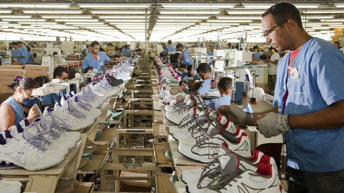 Economia do Brasil despenca 4,08% em 2015, pior resultado em 25 anos, mostra BC