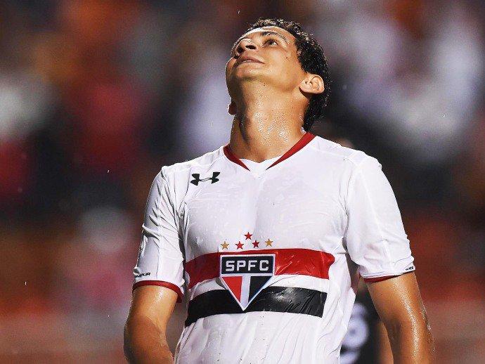 São Paulo dá vexame e perde para o Strongest em casa