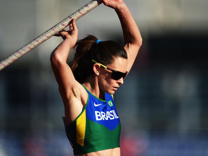 Fabiana Murer conquista medalha de prata na Suécia