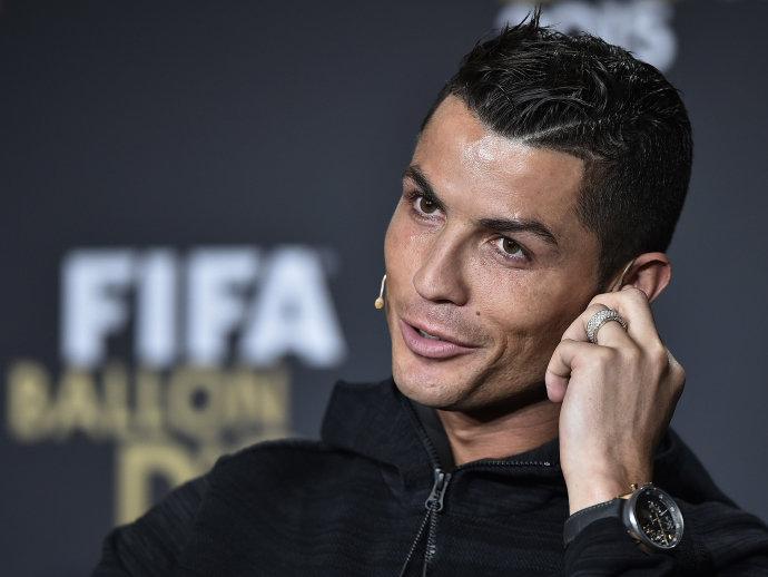 Cristiano Ronaldo recebeu mais de 1 milhão de euros por anúncio publicitário em 2012