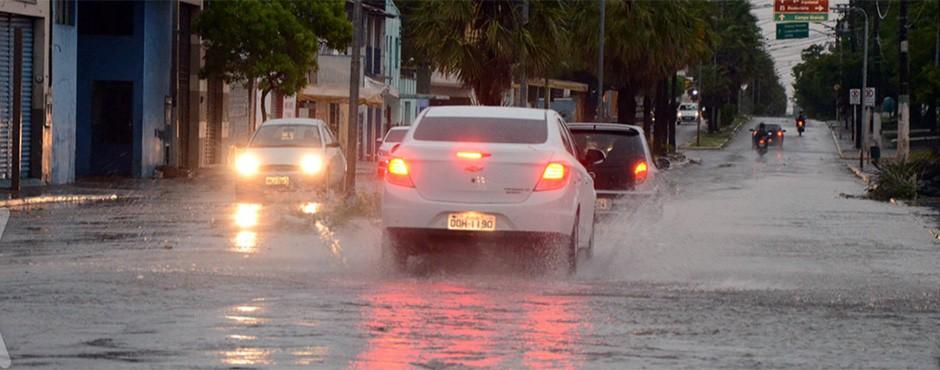 Domingo com previsão de tempestades no Estado