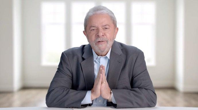 Lula posa de vítima na TV