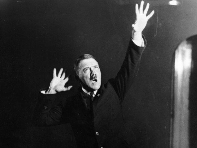Minúsculo e deformado. Segundo historiadores, assim era o pênis de Hitler