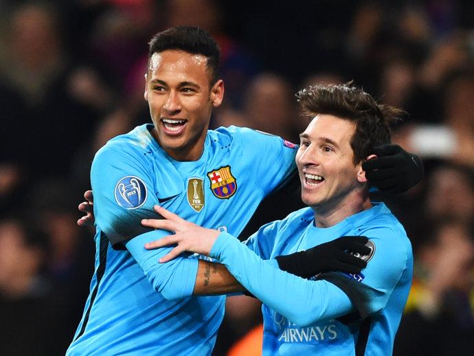 Com dois de Messi, Barcelona derrota o Arsenal em Londres