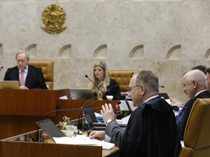 CCJ aprova mandato de 10 anos para ministros do STF