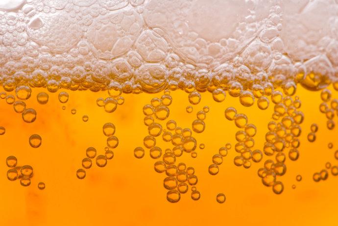 Lucro da Ambev cai 8,6% no 4º trimestre de 2015