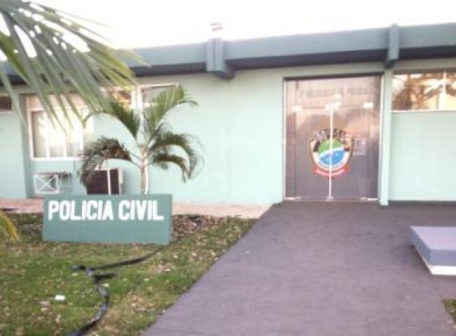 Seminua, mulher corre do marido e pede ajuda após levar paulada na cabeça