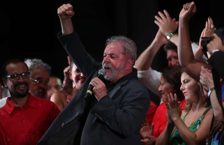 Lula diz 'estar de saco cheio' com investigações