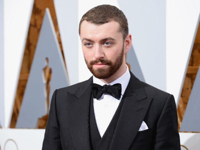 Sam Smith leva bronca de roteirista por gafe no Oscar