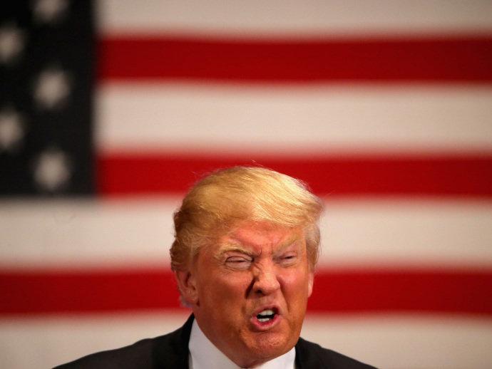 Trump recebe apoio de ex-chefe da Ku Klux Klan. E não reclama