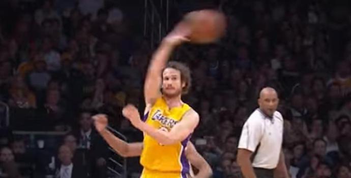 Passe mágico de Marcelinho Huertas é eleito a melhor jogada da rodada da NBA
