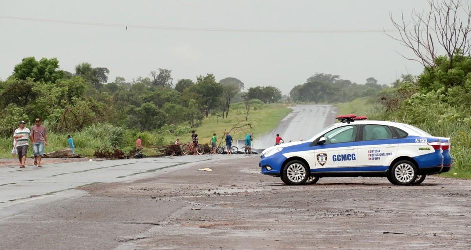 Catadores liberam via, mas ameaçam protestos