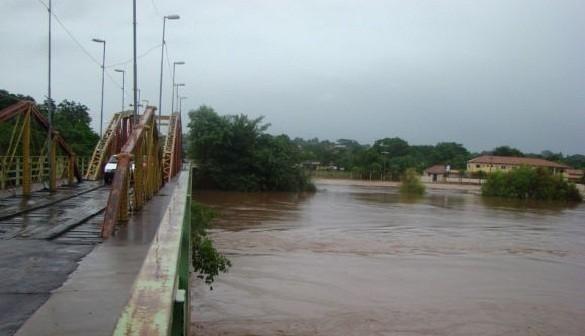 Rio Aquidauana sobe novamente e alerta moradores