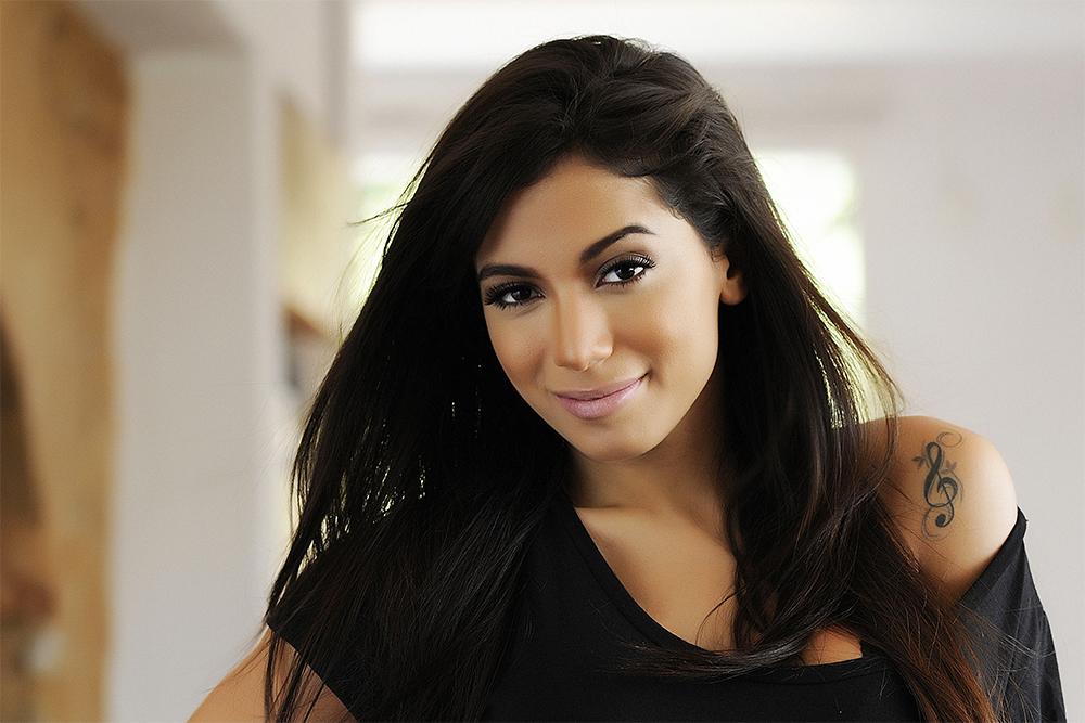 Anitta substitui Thiaguinho como apresentadora no Multishow