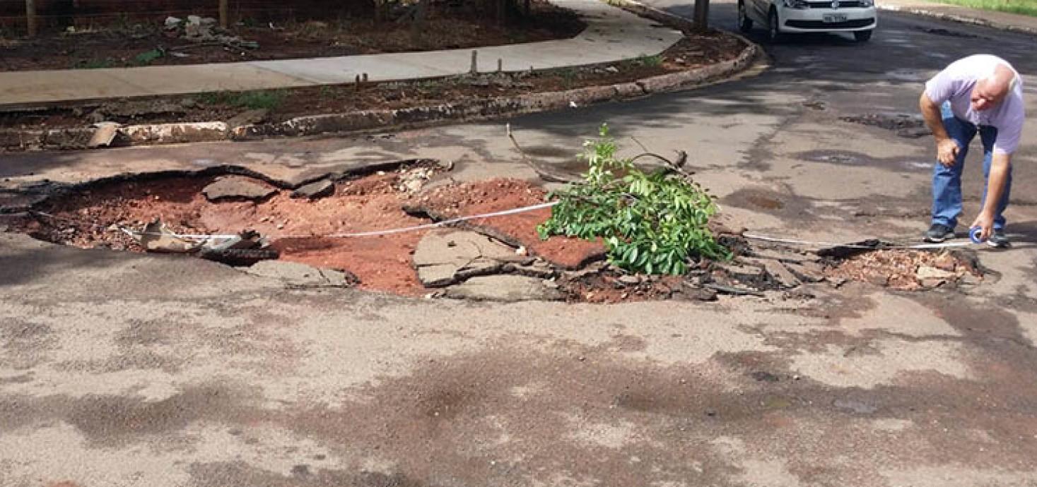 Buraco no Carandá Bosque chega a cinco metros