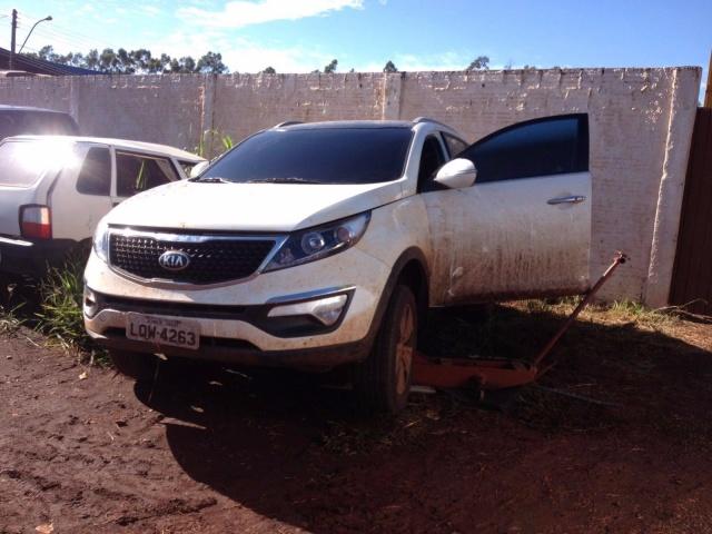 Polícia flagra carro roubado com 481kg de maconha