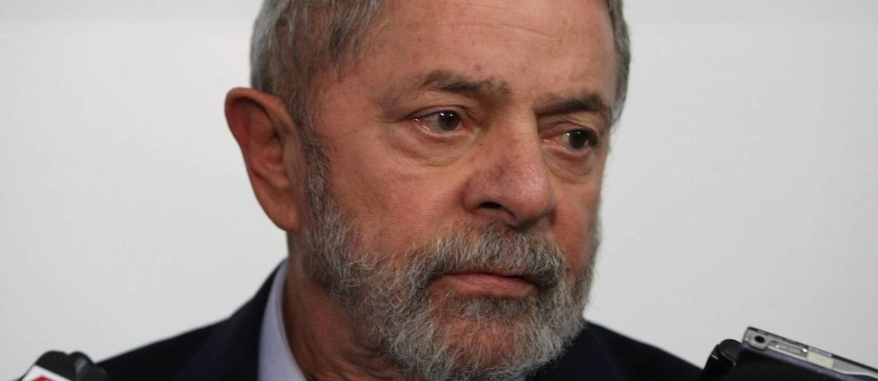 Polícia Federal leva Lula para depor