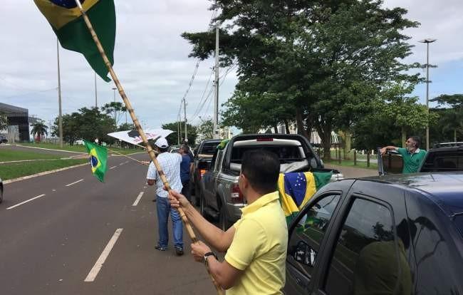 Campo-grandenses comemoram ação da PF