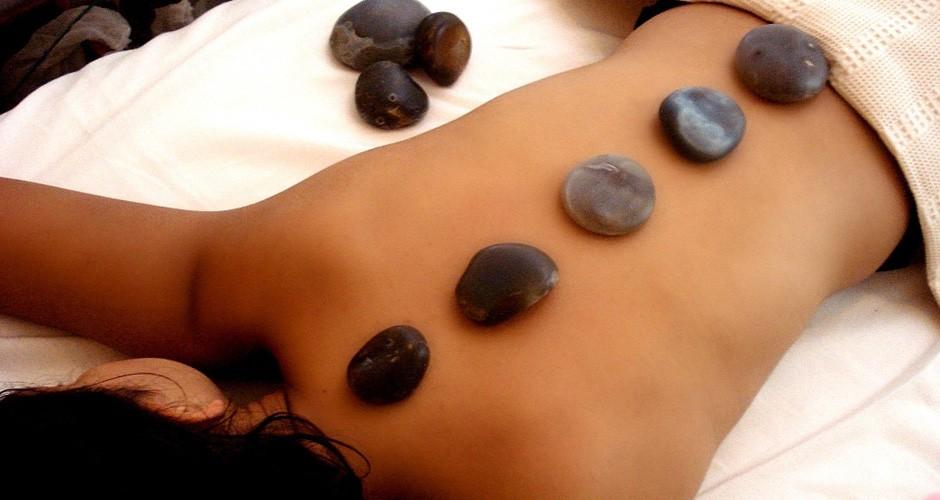 Pedras quentes aliviam tensão e dão mais vigor