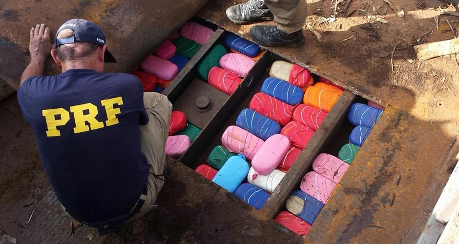 Motorista fica nervoso e polícia descobre 100 kg de cocaína