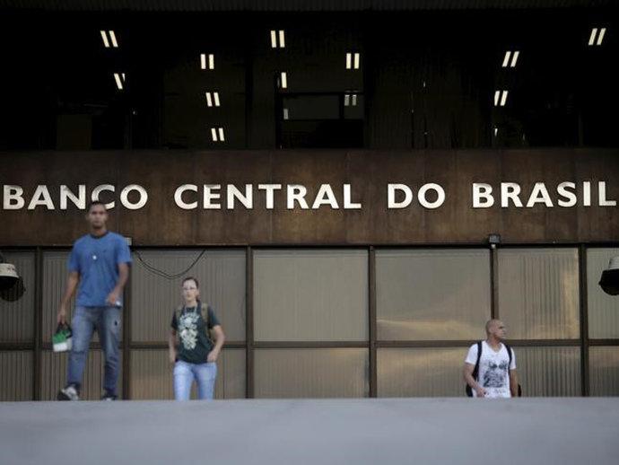 Mercado vê PIB menor e mais inflação em 2016