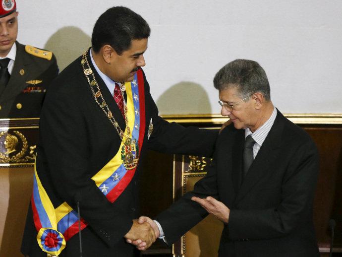 Oposição anuncia referendo e emenda para tirar Maduro do poder