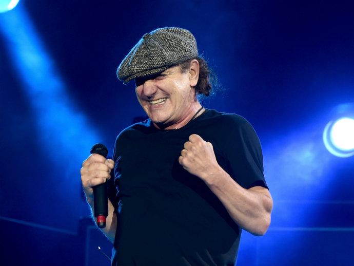 AC/DC suspende turnê por risco de vocalista perder audição